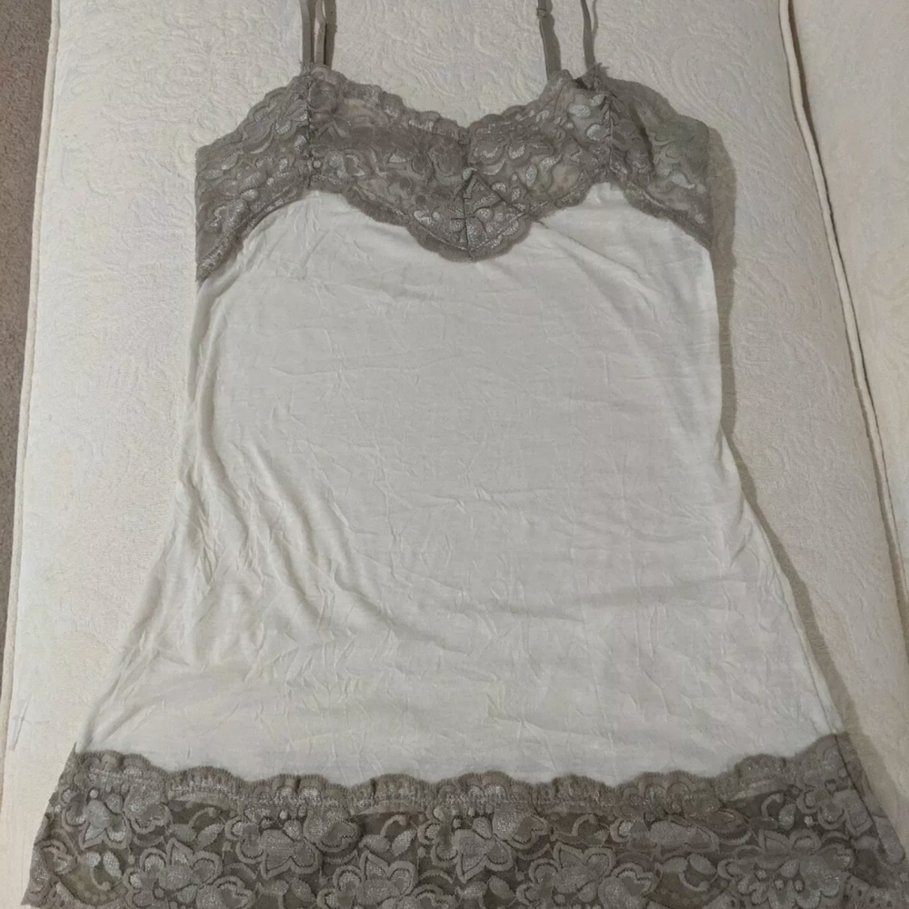Women's lace trim tank size small